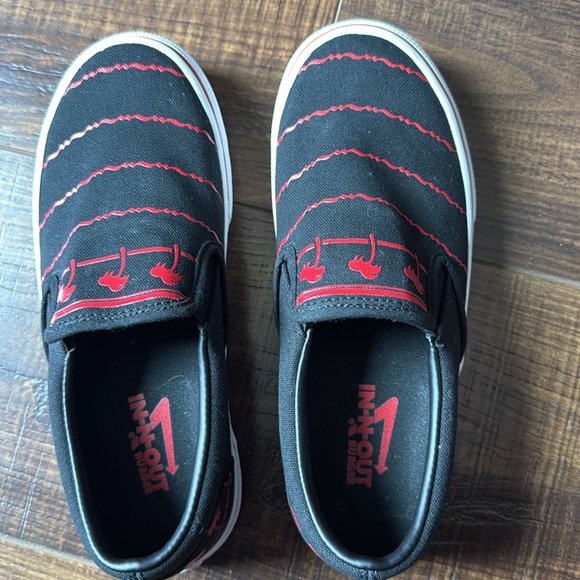 In-N -Out Black drink cup shoes, kids 6 women’s 7.5
Never worn - Picture 4 of 5